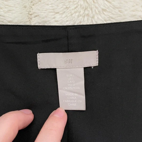 Black Square Neckline Blouse - Picture 4 of 4